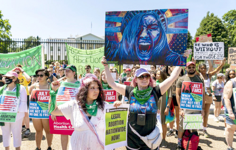 Tổng thống Mỹ và “bước đi đầu tiên” bảo vệ quyền phá thai của phụ nữ