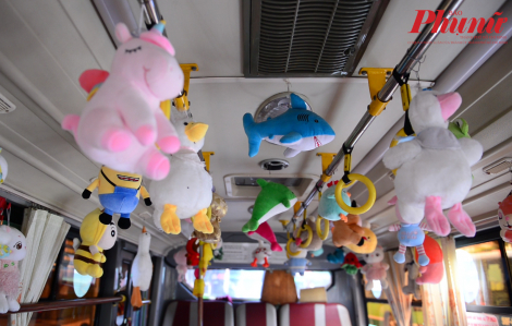 Xe buýt đầy ắp thú bông, chở hành khách về với tuổi thơ