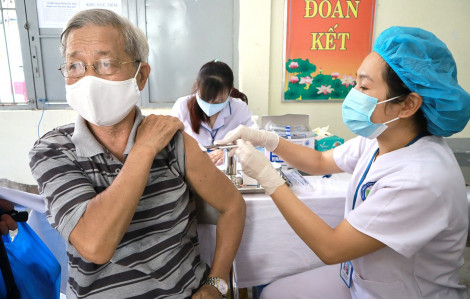 TPHCM kéo dài đợt cao điểm tiêm vắc xin ngừa COVID-19 đến hết tháng 7