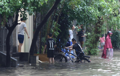 Mưa dông xuất hiện ở nhiều nơi, Hà Nội đề phòng xảy ra lốc, sét, mưa đá