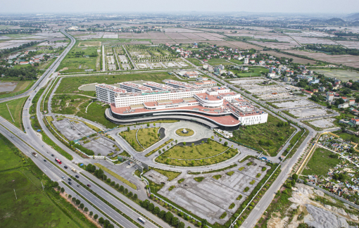 Cảnh hoang vắng tại hai bệnh viện ngàn tỷ