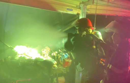 Đắk Lắk: Cháy chợ lúc nửa đêm, 50 chiến sĩ căng mình dập lửa