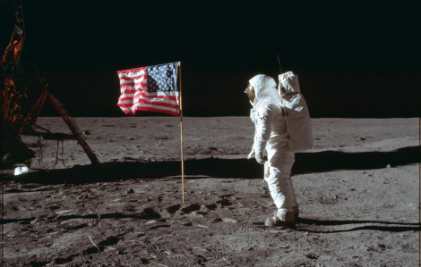 Hình ảnh con người chinh phục mặt trăng cách đây 53 năm