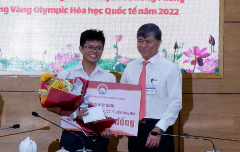 TPHCM thưởng “nóng” học sinh đoạt huy chương vàng Olympic hóa quốc tế