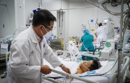 Hai anh em nhập viện vì sốt xuất huyết, người anh tử vong, người em vừa qua cơn nguy kịch