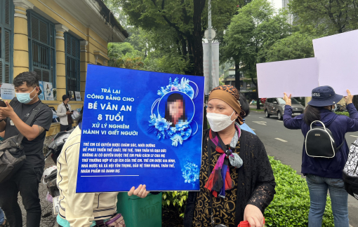 Người dân phẫn nộ, đòi xử mức án cao nhất với cha ruột và người tình bạo hành bé gái 8 tuổi tử vong