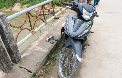 Người mẹ nghi nhảy cầu tự vẫn, bỏ lại 6 con thơ