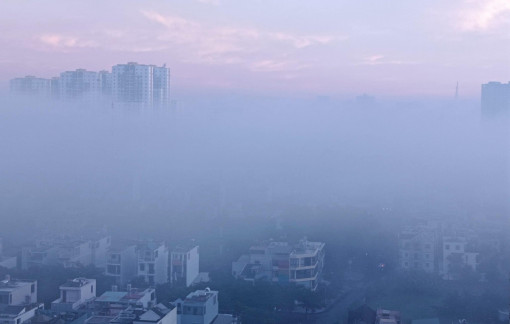 TPHCM "chìm" trong sương mù