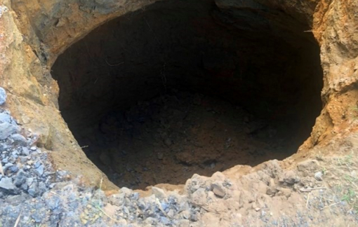 Người đi đường khiếp vía “hố tử thần” bất ngờ xuất hiện ở chiến khu Ba Lòng