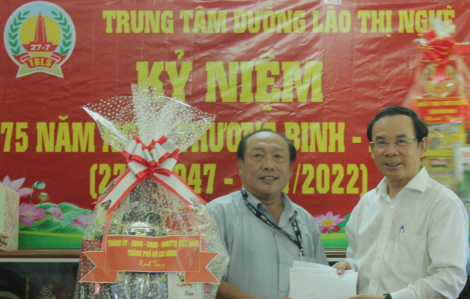 Bí thư Nguyễn Văn Nên thăm Trung tâm dưỡng lão Thị Nghè