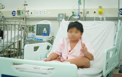 Hơn 3 tháng cứu bé trai 8 tuổi mắc sốt xuất huyết suy đa tạng