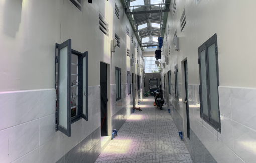 Người phụ nữ trẻ tử vong trong phòng trọ, nghi bị chồng sát hại