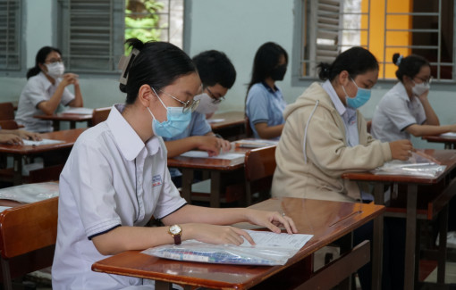 Phổ điểm tốt nghiệp THPT biến động bất ngờ