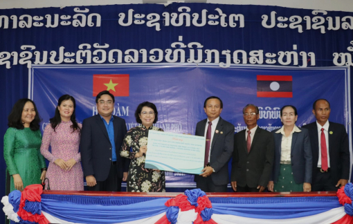 Ủy ban MTTQ Việt Nam TPHCM thăm và làm việc tại Lào
