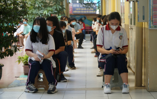 Chúng ta có đang “lên đồng” vì điểm số?