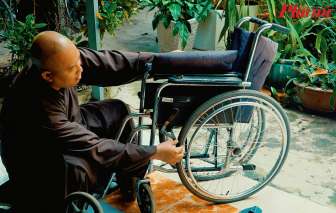 Sư thầy tự làm hơn 3.000 chiếc xe lăn cho người khuyết tật