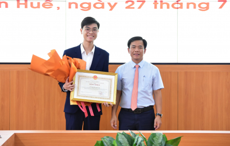 Tuyên dương nam sinh duy nhất của Việt Nam đạt huy chương bạc Olympic Sinh học quốc tế 2022