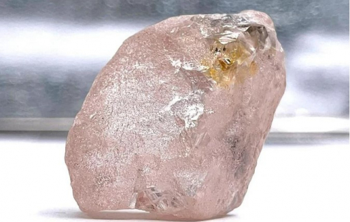 Viên kim cương hồng quý hiếm lớn nhất được tìm thấy trong 300 năm qua