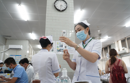 Có thể xem xét hành vi đánh bác sĩ là chống người thi hành công vụ?