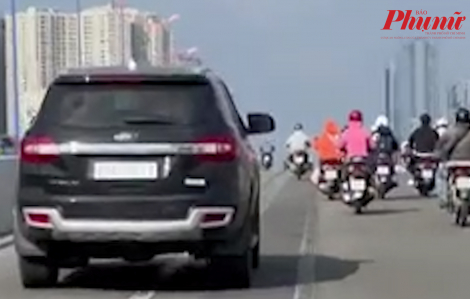 Công an truy tìm tài xế lái xe ô tô vào đường cấm, bấm còi inh ỏi trên cầu Sài Gòn