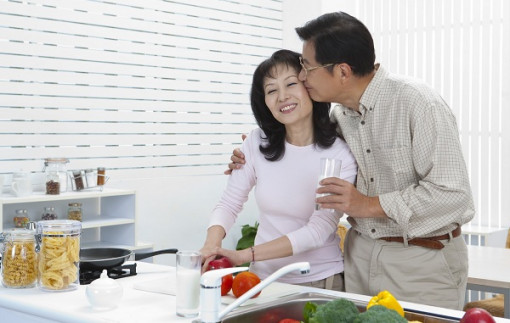 Chưa mãn tang mẹ, mà bố đã đưa phụ nữ khác về chung sống
