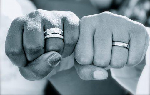 Hôn nhân đồng giới ngày càng được "cởi"