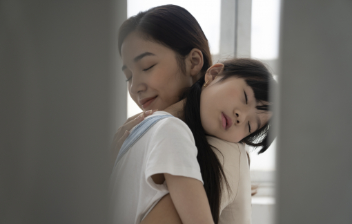 Bất bình vì ba mẹ muốn mang một đứa trẻ mồ côi về nuôi