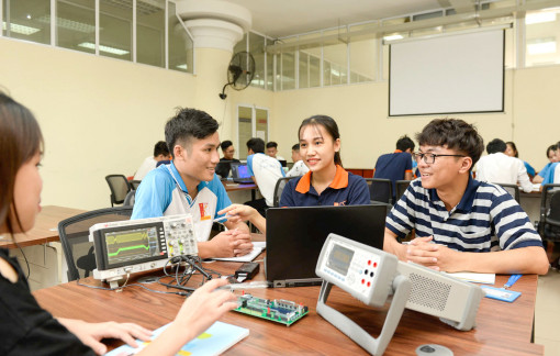 Liên kết đào tạo: Vàng thau lẫn lộn