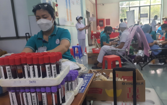 Y, bác sĩ Bệnh viện Nguyễn Tri Phương hiến máu cứu người