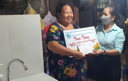 Trao tặng hai bếp yêu thương