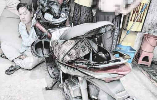 Bay qua tủ kính tóm gọn kẻ vờ mua vàng rồi giật bỏ chạy