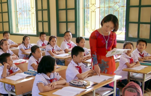 Thiếu chế độ thu hút giáo viên Ngoại ngữ, Tin học