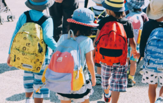 Trẻ em Nhật Bản có xu hướng đi bằng ngón chân khi lớn lên
