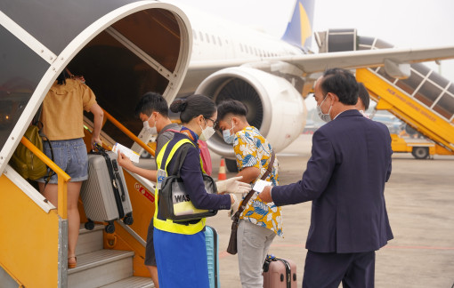 Giá vé máy bay “hạ nhiệt”