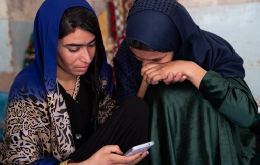 Các bé gái ở Afghanistan bị bán đi như món hàng để cứu lấy gia đình