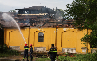 Vụ cháy Bảo tàng Lịch sử cách mạng ở Thừa Thiên - Huế: 1/4 mái nhà của dãy trưng bày bị sập