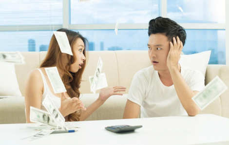 Vợ lấy thẻ ATM của chồng: Chồng nhiều thẻ, vợ giữ được mấy cái?