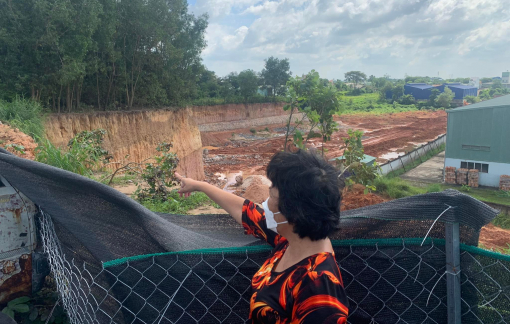 Nhà dân nguy cơ lọt hố vì khu đất hàng ngàn m2 bị đào sâu như vực thẳm