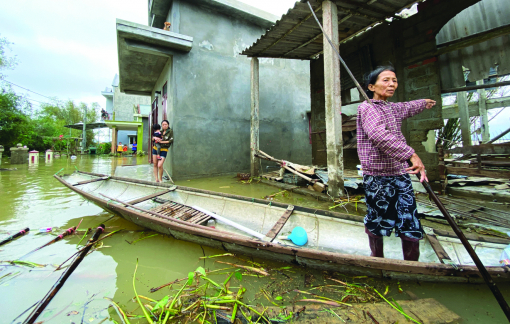 Người miền Trung lại lo đất lở, nhà trôi