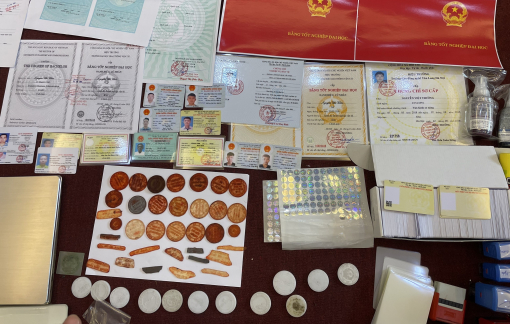 Phá đường dây sản xuất, mua bán văn bằng chứng chỉ giả qua mạng cực lớn