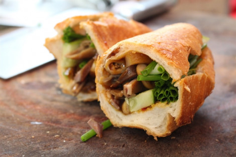 Bánh mì và phở tiếp tục được vinh danh trong "50 món ăn đường phố ngon nhất châu Á"