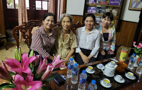 Trung ương Hội LHPN Việt Nam và Hội LHPN TPHCM thắp hương tưởng nhớ Nữ tướng Nguyễn Thị Định