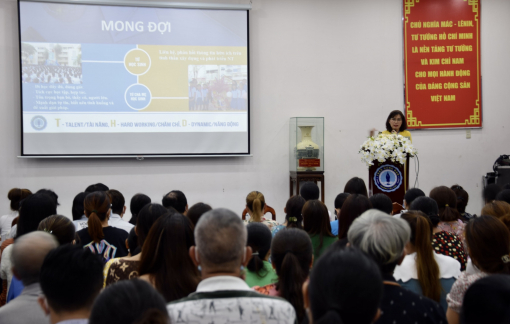 Cùng con vượt qua "khủng hoảng viên kẹo ngọt"