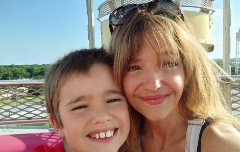 Cậu bé 10 tuổi cứu mẹ thoát chết khi bị động kinh trong hồ bơi