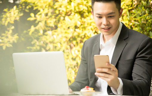 Vợ phải làm gì khi biết chồng thường xuyên nhắn tin riêng cho một phụ nữ suốt 5 năm?