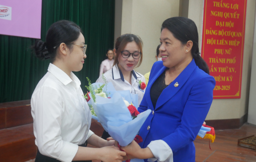 Hội LHPN TPHCM tặng 183 suất học bổng Nguyễn Thị Minh Khai