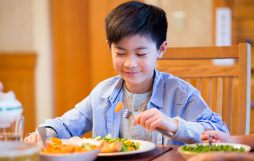 Ăn sáng ở nhà giúp tăng cường sức khỏe tâm lý xã hội cho trẻ