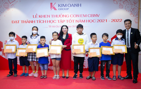 Kim Oanh Group khen thưởng con cán bộ - nhân viên đạt thành tích học tập tốt năm học 2021-2022