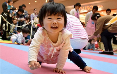Nhật: Trẻ dưới 4 tuổi được mời "làm việc" tại viện dưỡng lão
