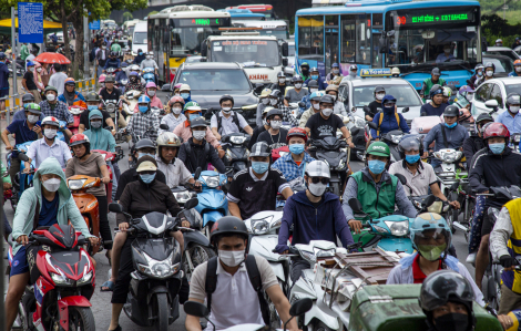 Người dân ùn ùn về quê, nhiều tuyến đường tại Hà Nội, TPHCM ùn tắc kéo dài
